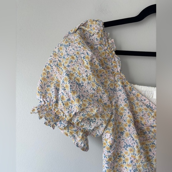 ASTR The Label Lace Up Floral Tie Keyhole Front Puff Sleeve Top Size Small - Picture 5 of 9